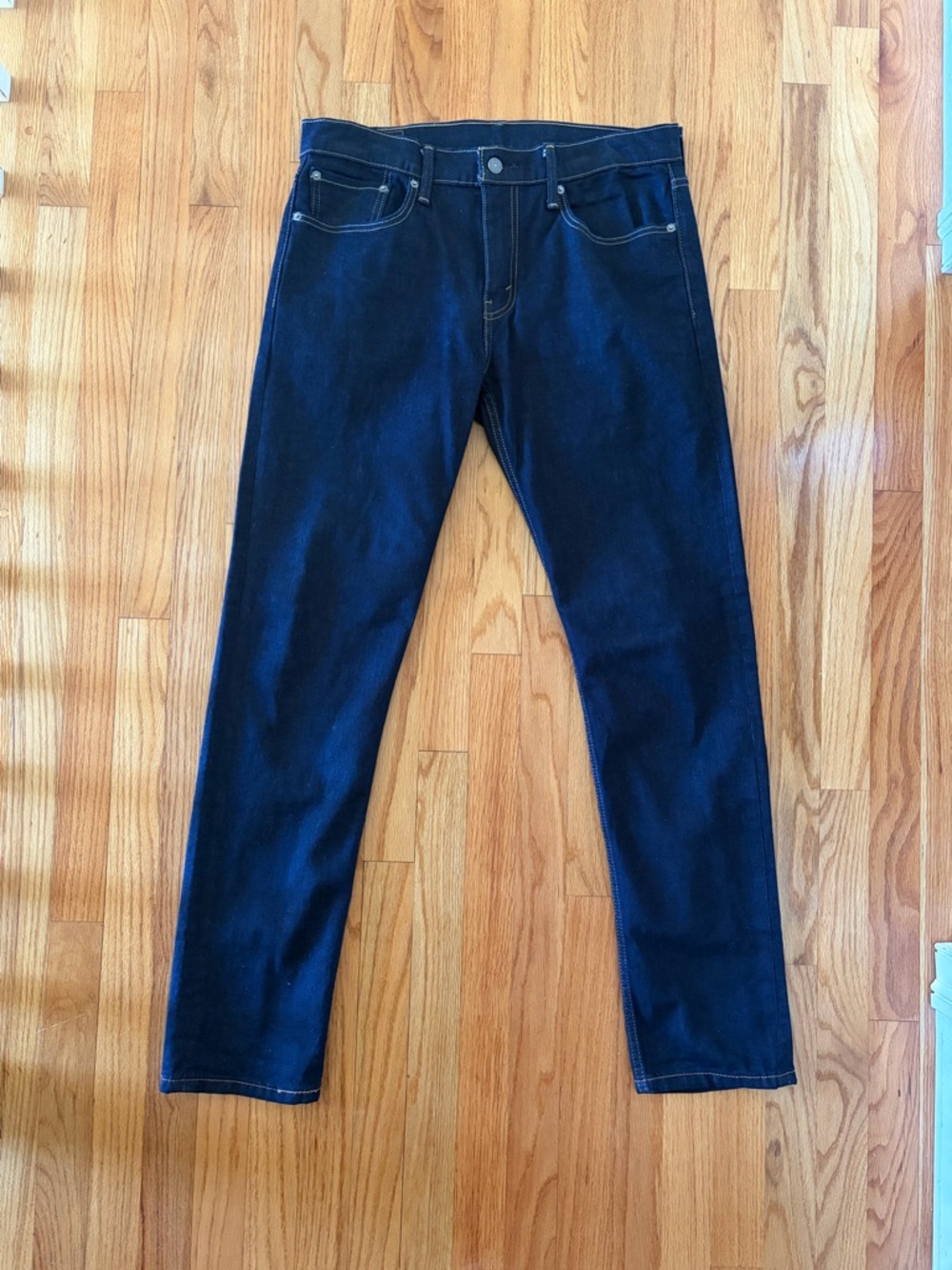 Men’s Levi's Dark Indigo Straight Jeans - Picture 2 of 4